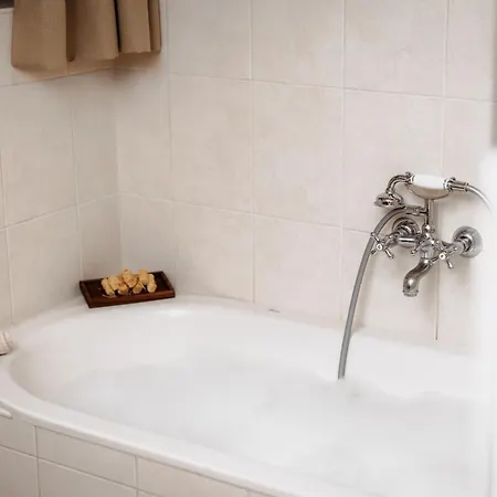 Forsthaus Wartenfels Alojamento de Acomodação e Pequeno-almoço *