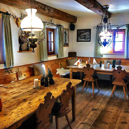 Forsthaus Wartenfels & Gourmetrestaurant 여관 3*